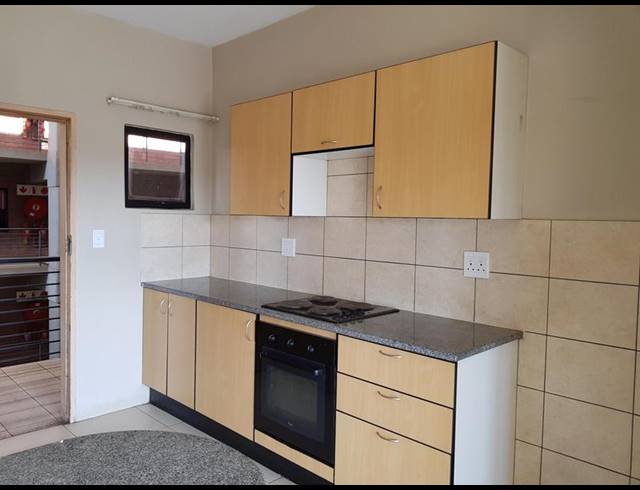 2 BEDROOM TOWNHOUSE FOR SALE IN BRAAMFONTEIN